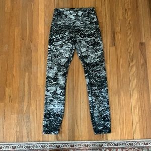 Lululemon Wunder Under Full-on Luxtreme 23” Size 4